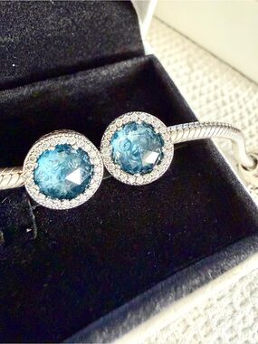 Pandora❗️Set of 2❗️Retired Radiant Hearts Glacier Blue Charms. Pair- PLS Read!